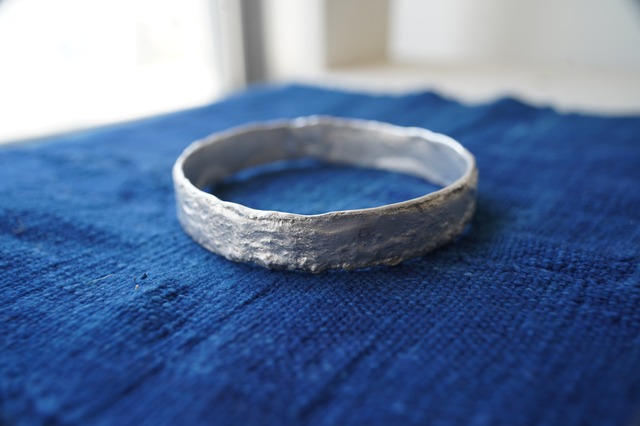 バングル　「界層-大海-」　アルミ　鈴木友紀 　L