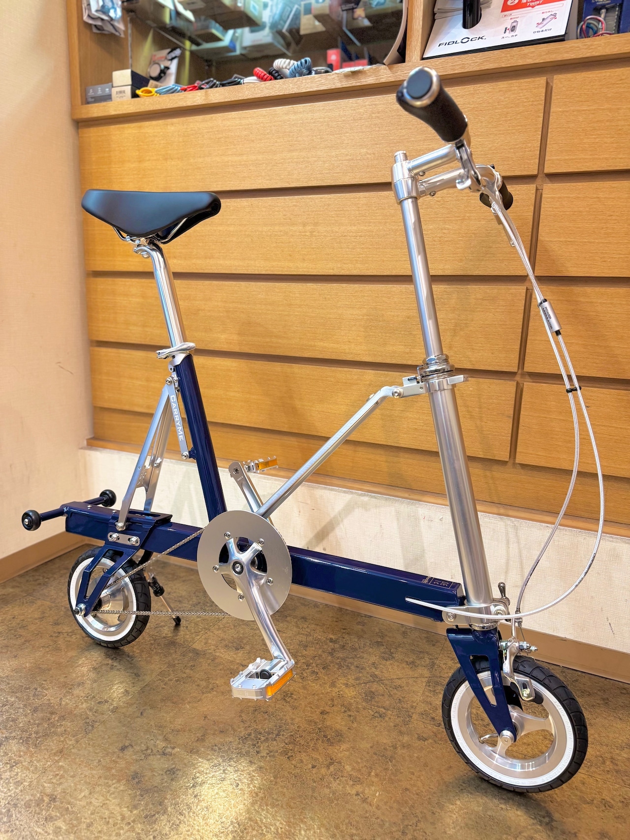 CarryMe x SEicコラボモデル　CLASSIC　カンノーリクリーム/ネイビーブルー