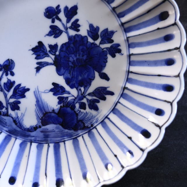 AS　加藤幸治　輪花染付花紋7寸皿