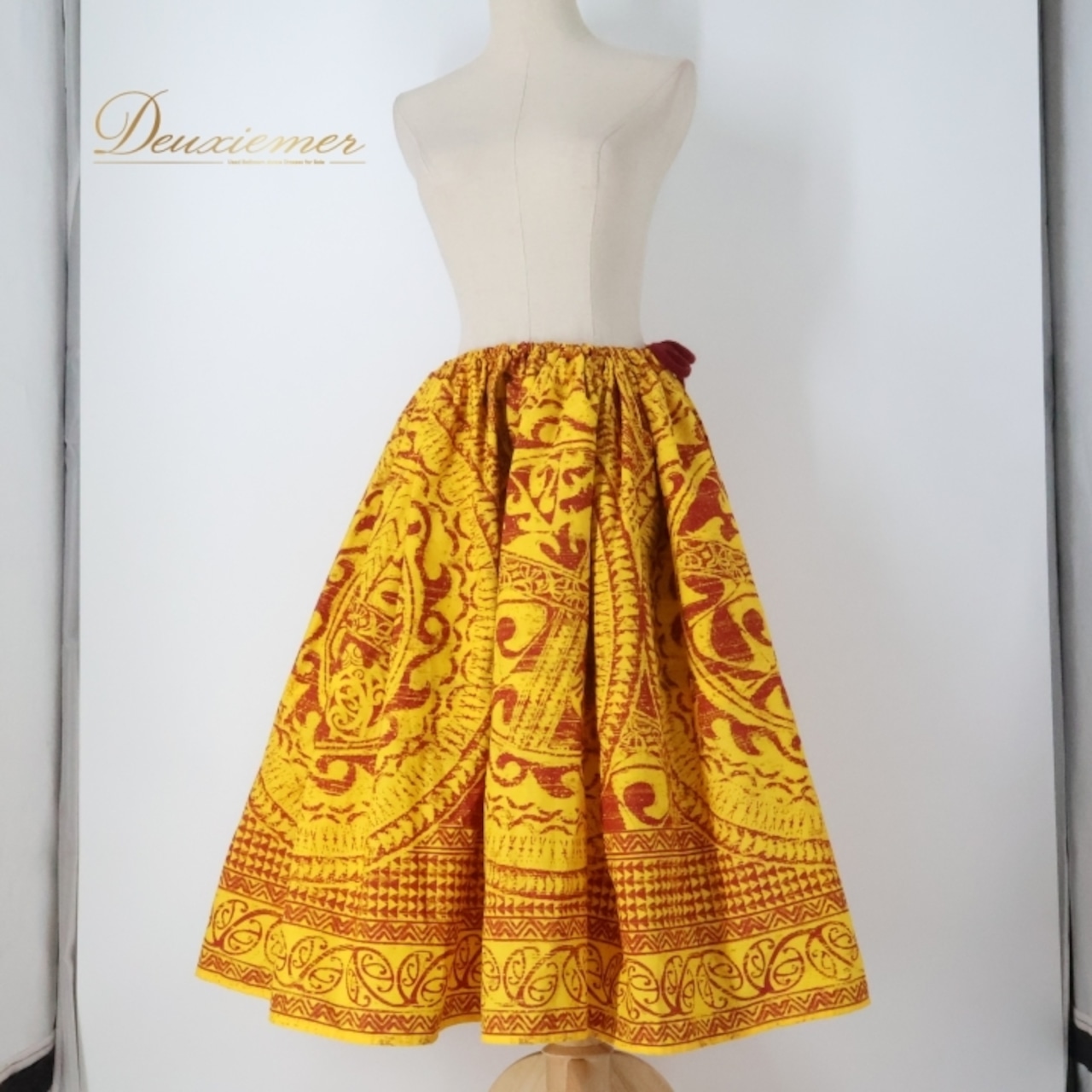 フラダンス 衣装 パウスカート 紐スカート イエロー系 ハワイアンプリント カヒコ柄 アロハ フラ ダンス レッスン 練習 レッド系 黄 赤 華やか 鮮やか かわいい おしゃれ 明るい シングルスカート ふんわり フレア 紐 リボン グランジ加工 イエロー 赤柄 プリントスカート フラダンス用 衣装かわいい ハワイ風 おしゃれなレッスン着 練習用 フレアスカート ビビッドカラー 衣装用スカート 明るい色合い フラ用スカート