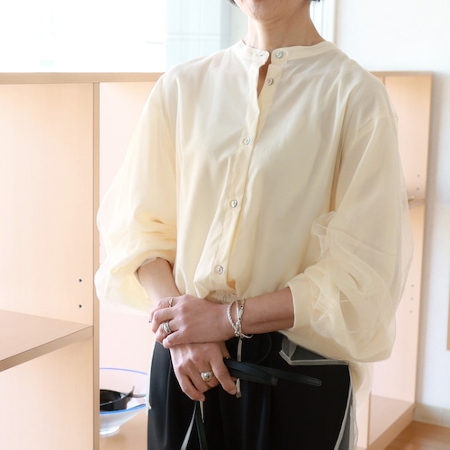 【営業日15:00迄のご注文は当日発送可能】CHIGNON (シニヨン）　チュールレイヤード　ふんわりスリーブ&バンドカラー ブラウス