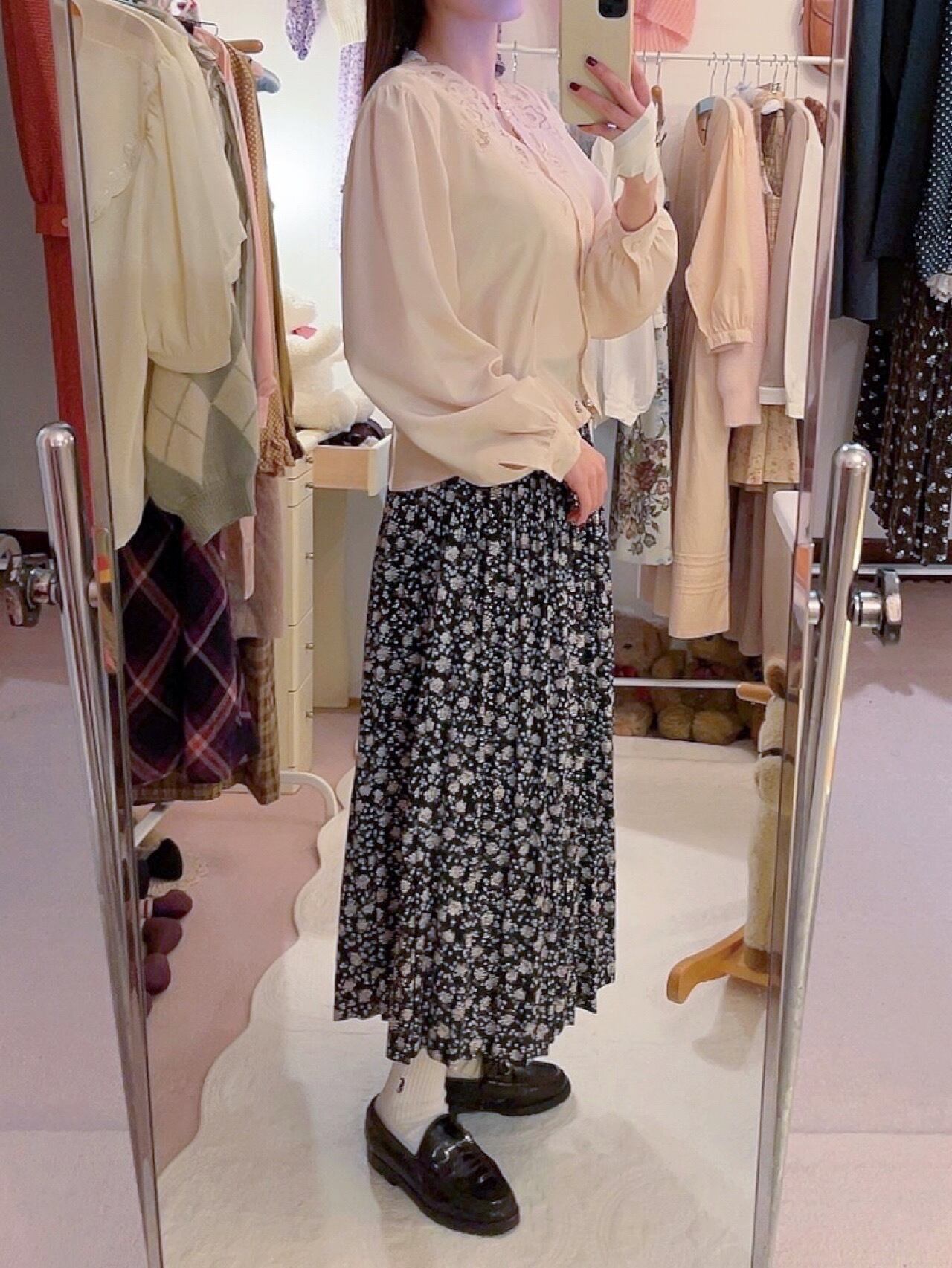 white mini flower pleats skirt