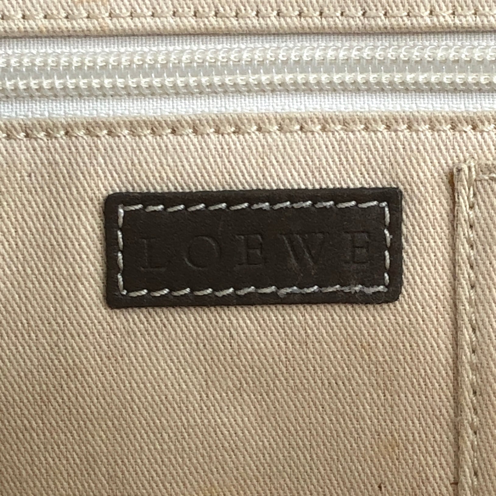 LOEWE ロエベ ショルダーバッグ ベージュ アナグラム キャンバス ワン