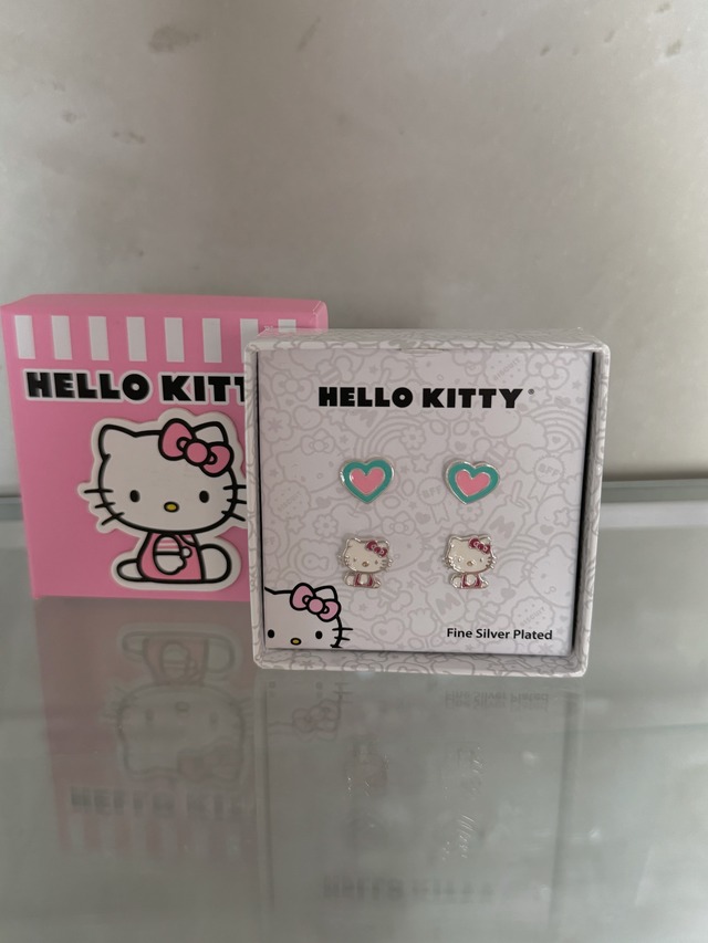 HELLO KITTY heart silver pierced earring