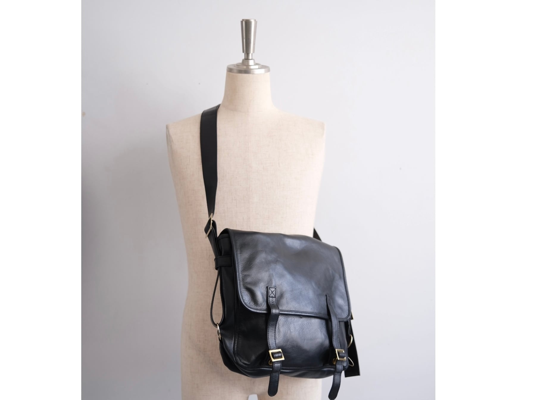 CCU” FLAP SHOULDER BAG M” | Lapel online store