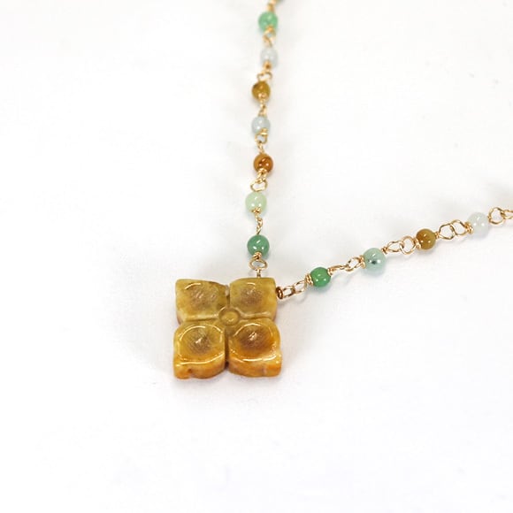 希少なカラーで大人かわいく！K14GF翡翠マルチカラーお花ペンダント