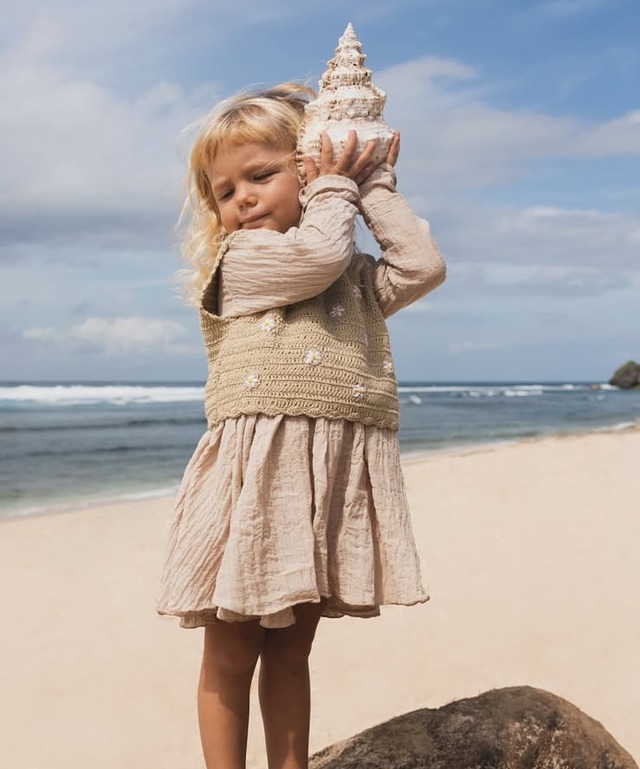 【NOTHING BUT AMOR】Crochet vest/Almond flower