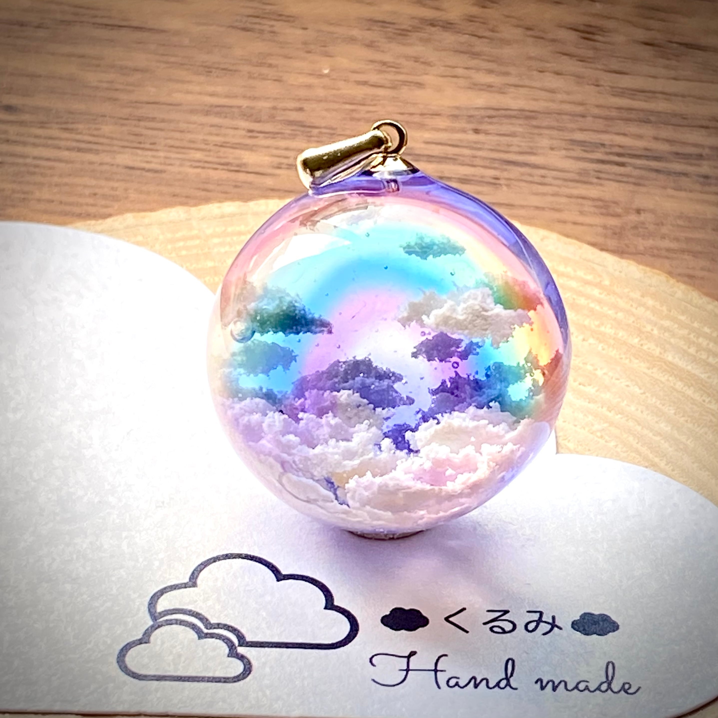 半球の雲レジン 虹の空 大きめ バチカン付
