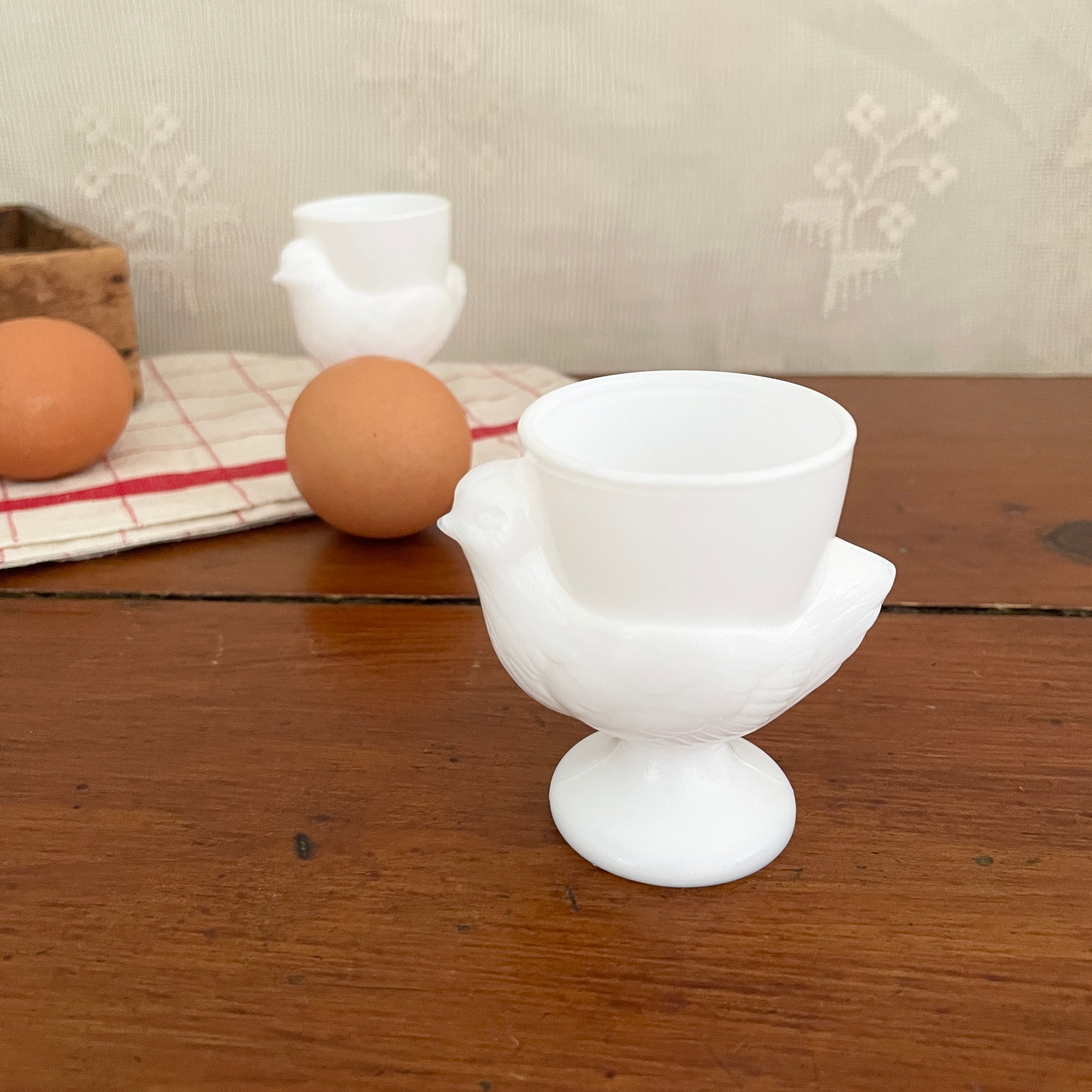 French Milk Glass Egg Stand/ミルクグラスのエッグスタンド