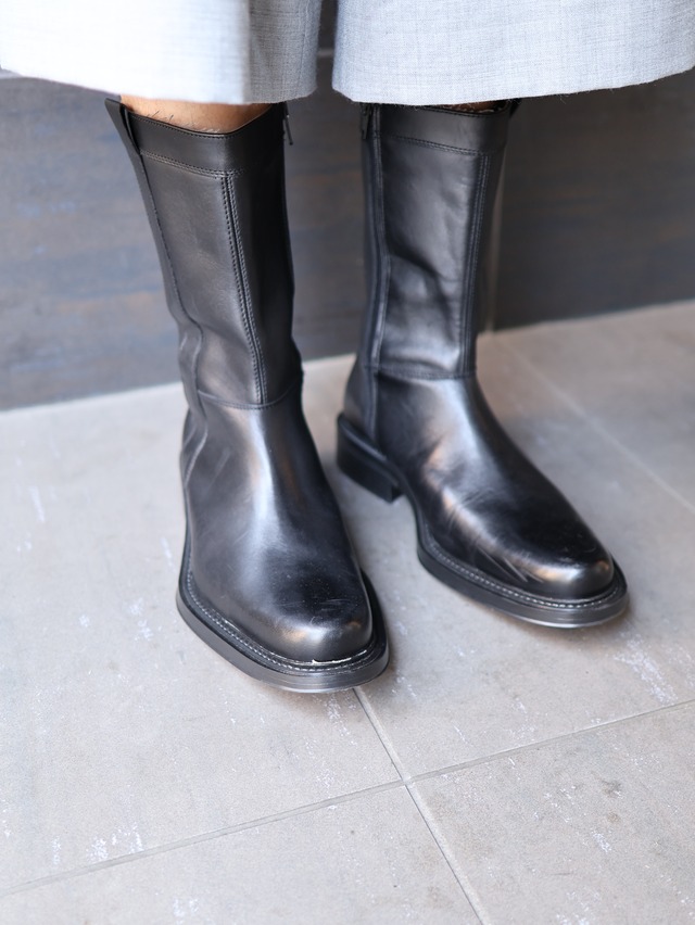 plane toe leather boots