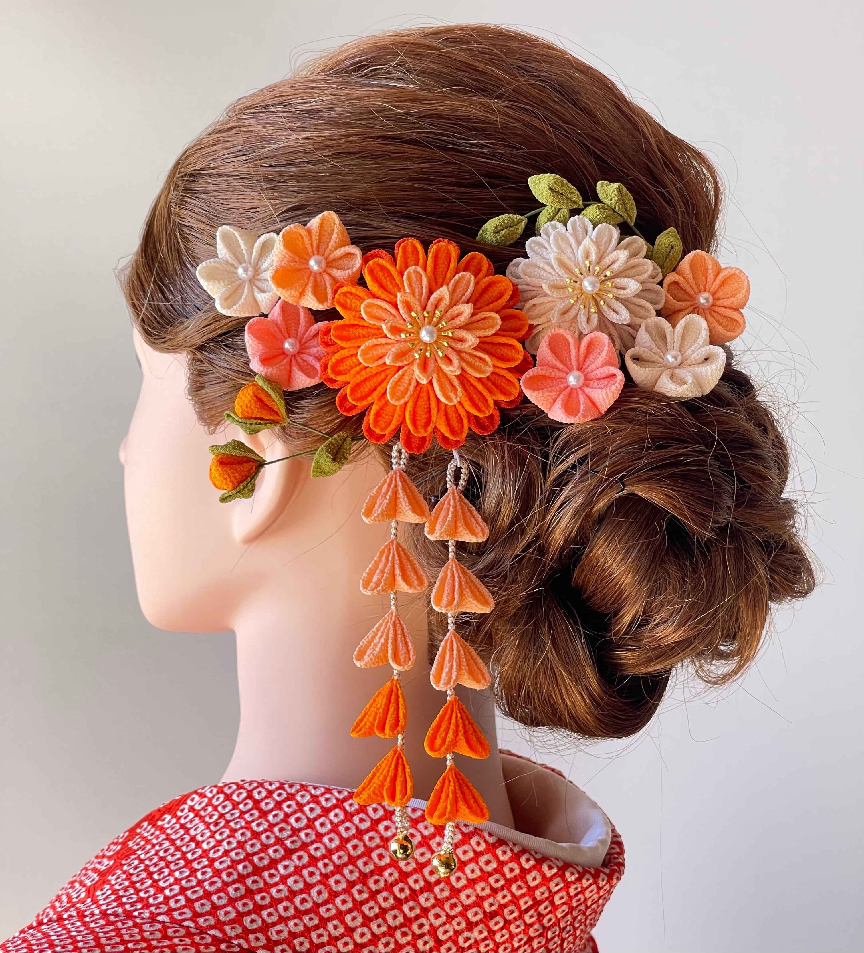 つまみ細工 髪飾り オレンジ 白 ／ 成人式 結婚式 七五三 卒業式 前  