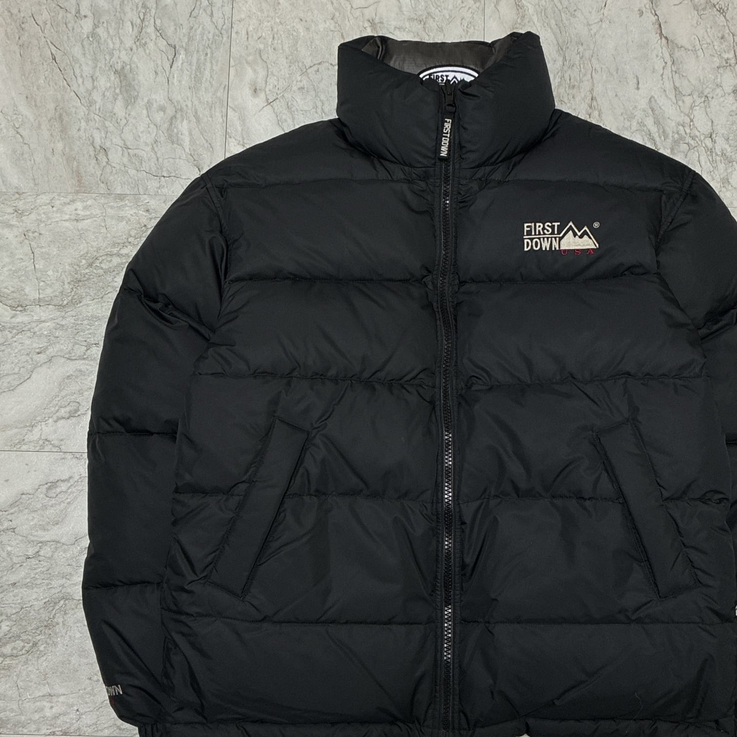 Full-zip short down jacket with logo ◇2color H0938 | Pay ID