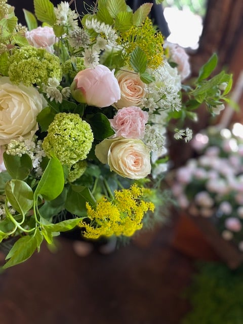 ☆GWお届け母の日*カーネーションと季節の花束8000円☆本州送料込