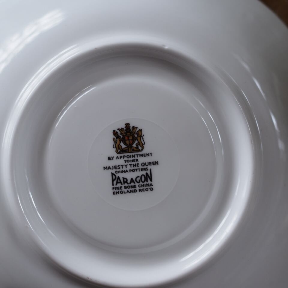 英国パラゴン 金彩果実文 フルーツ絵柄トリオ ブルー カップ＆ソーサー