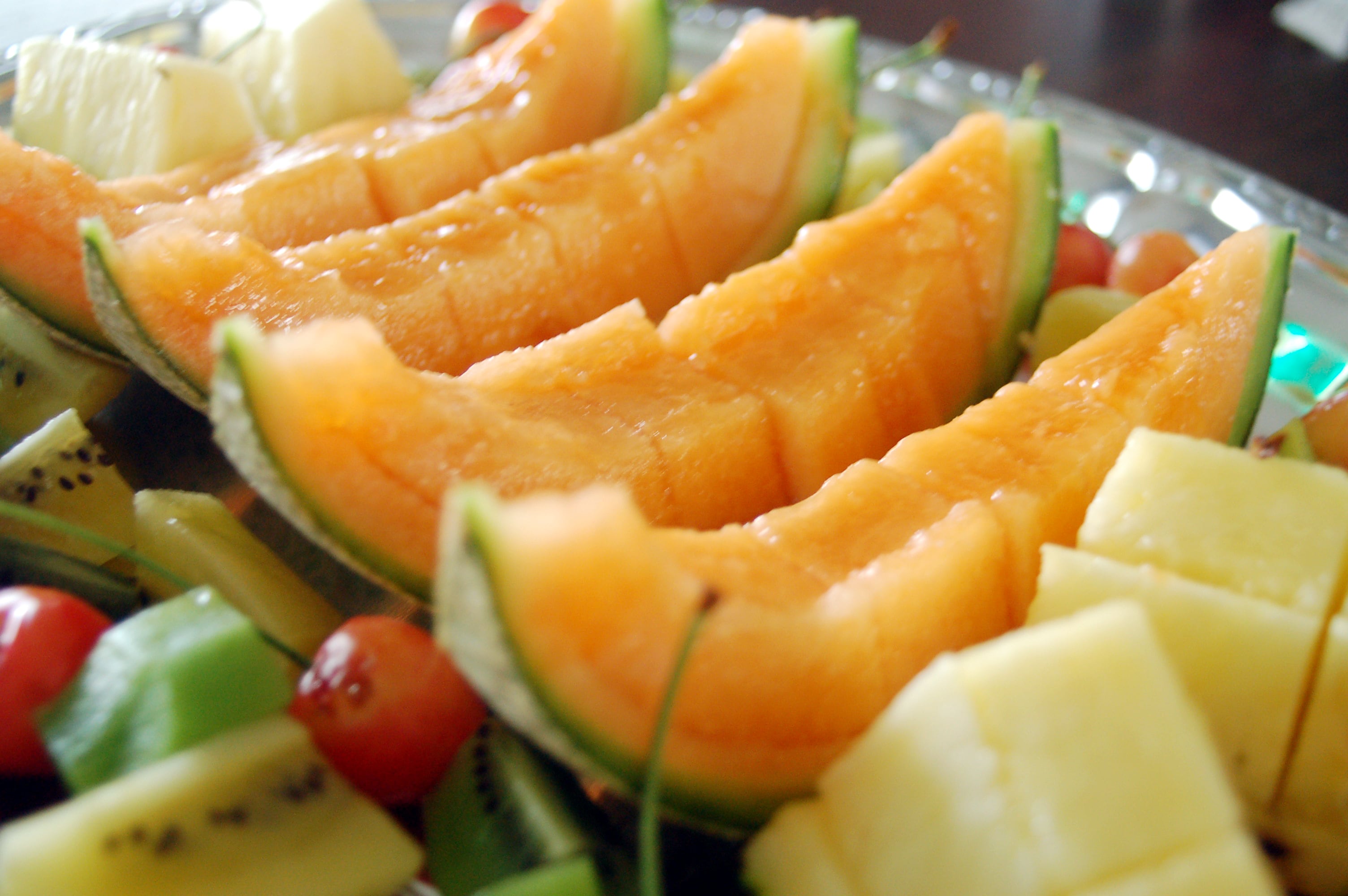 陶器　フルーツ盛り 季節のフルーツ盛り合わせ 4名様盛り | アロイケータリングサービス札幌