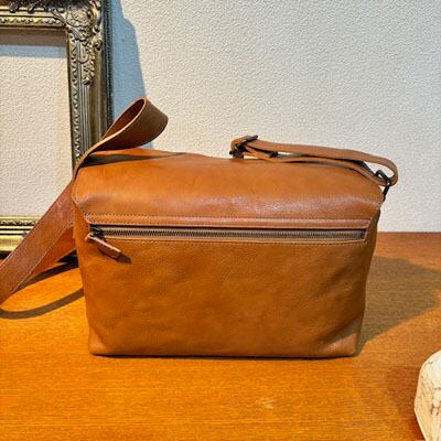 B.stuff 被せ+ファスナーショルダー