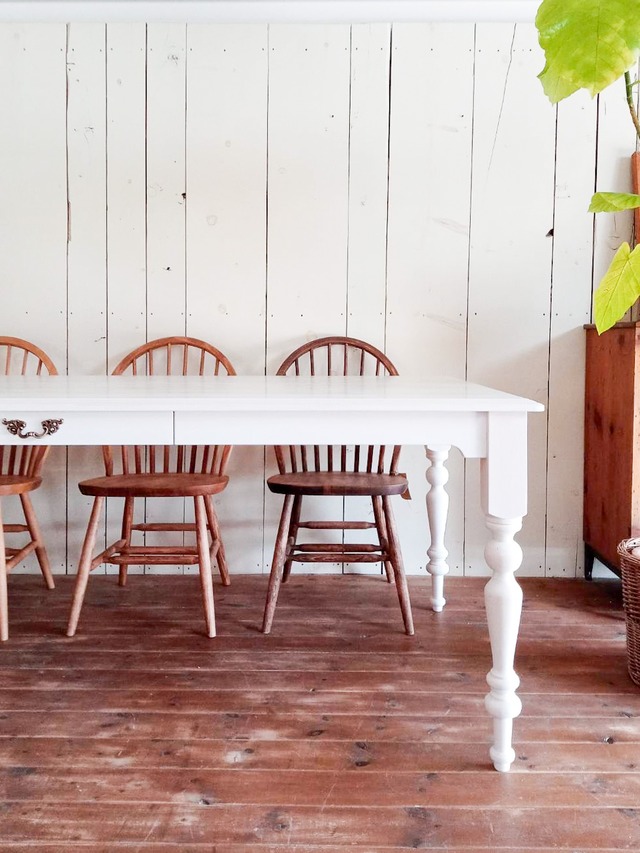 ホワイトアッシュターンドレッグダイニングテーブル　“ブロカント”（アンティーク調ろくろ足テーブル）　W1400〜2400　4〜8人掛け　足元広めver.