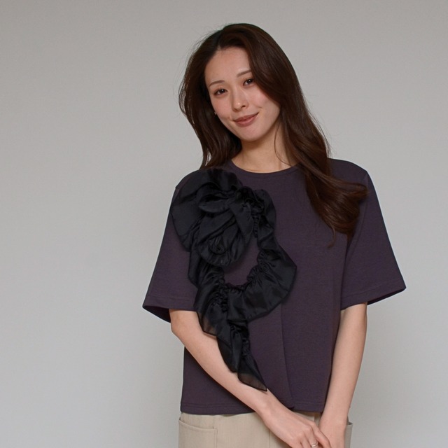 【主役級の一枚】  オーガンジーコサージュ・ストレッチT ‐ LEO-2614 チャコール ‐