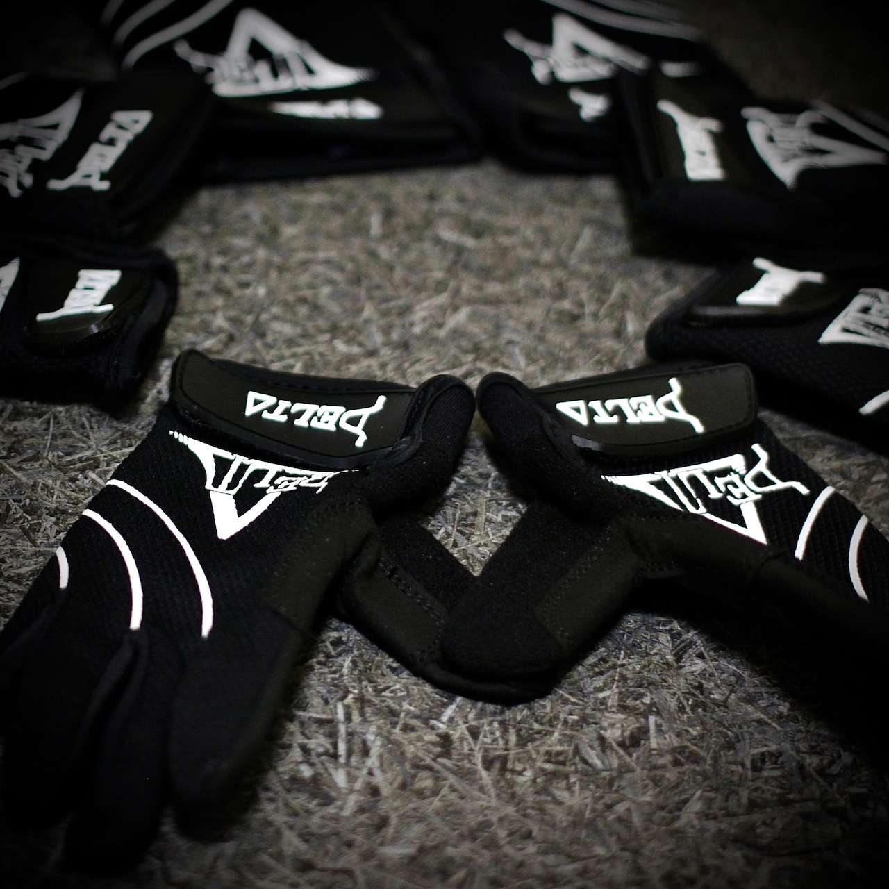 DELTΔ GLOVE (young-S)