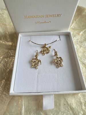 Honu earrings Hawaiian jewelry (ハワイアンジュエリー透かしホヌ、海亀ピアス、イヤリング)