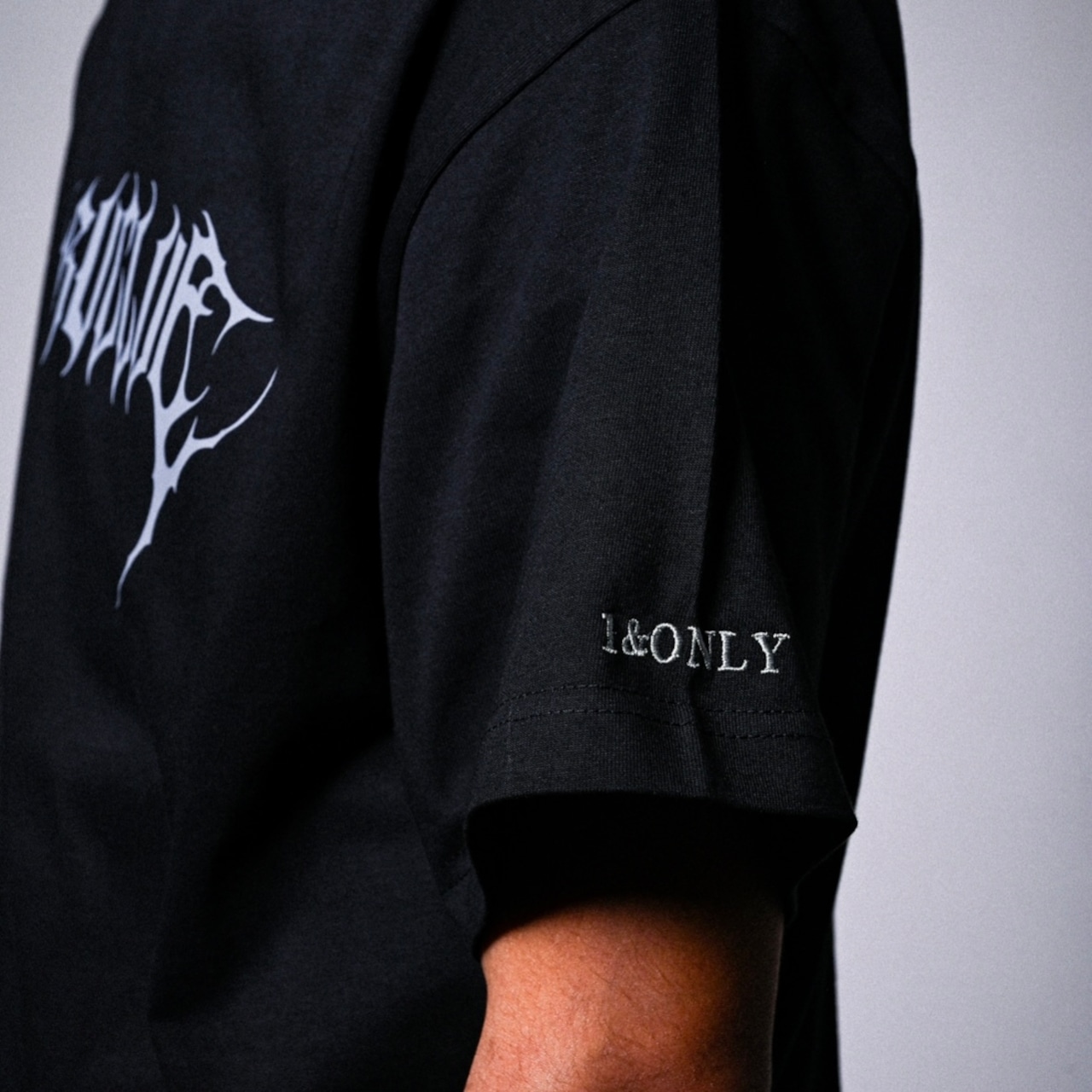 METAL LOGO PREMIUM COTTON TEE