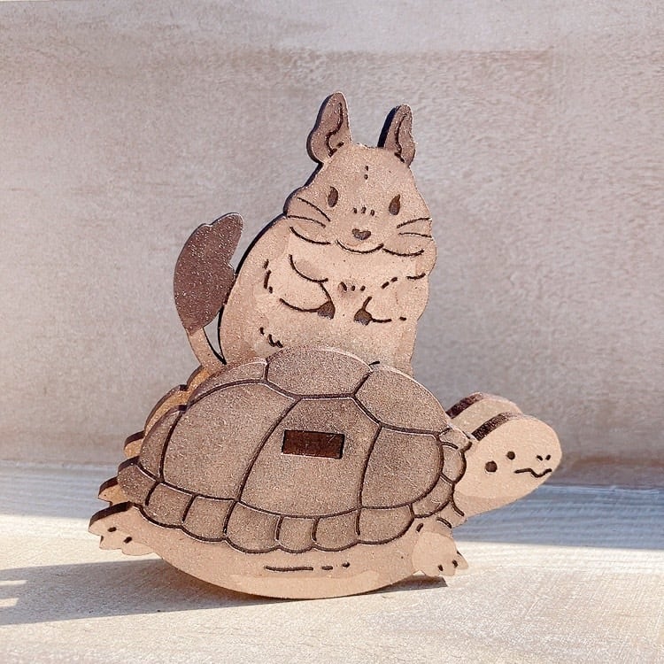 ゆらゆらする置物_カメとデグー