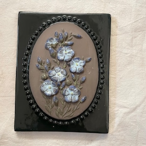 水色の花の陶板