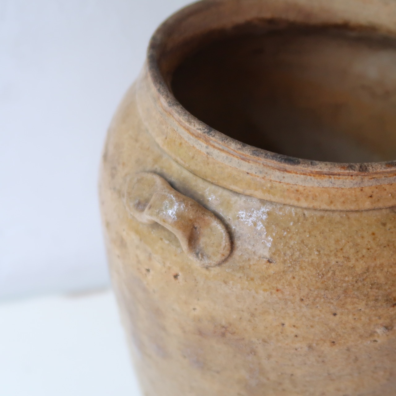 黄土色の壺