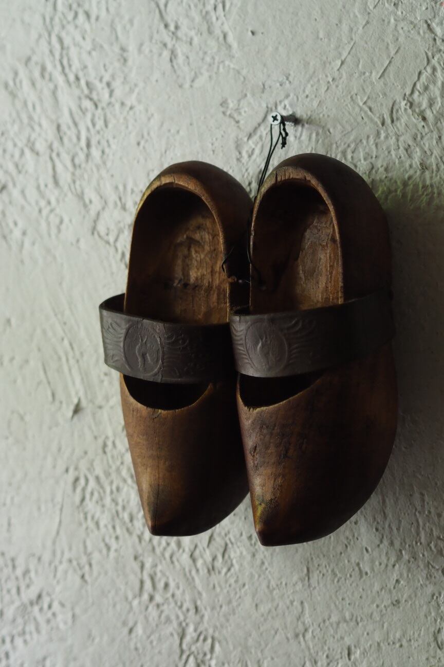 ストラップ木靴-antique pair wood shoes | PAY ID