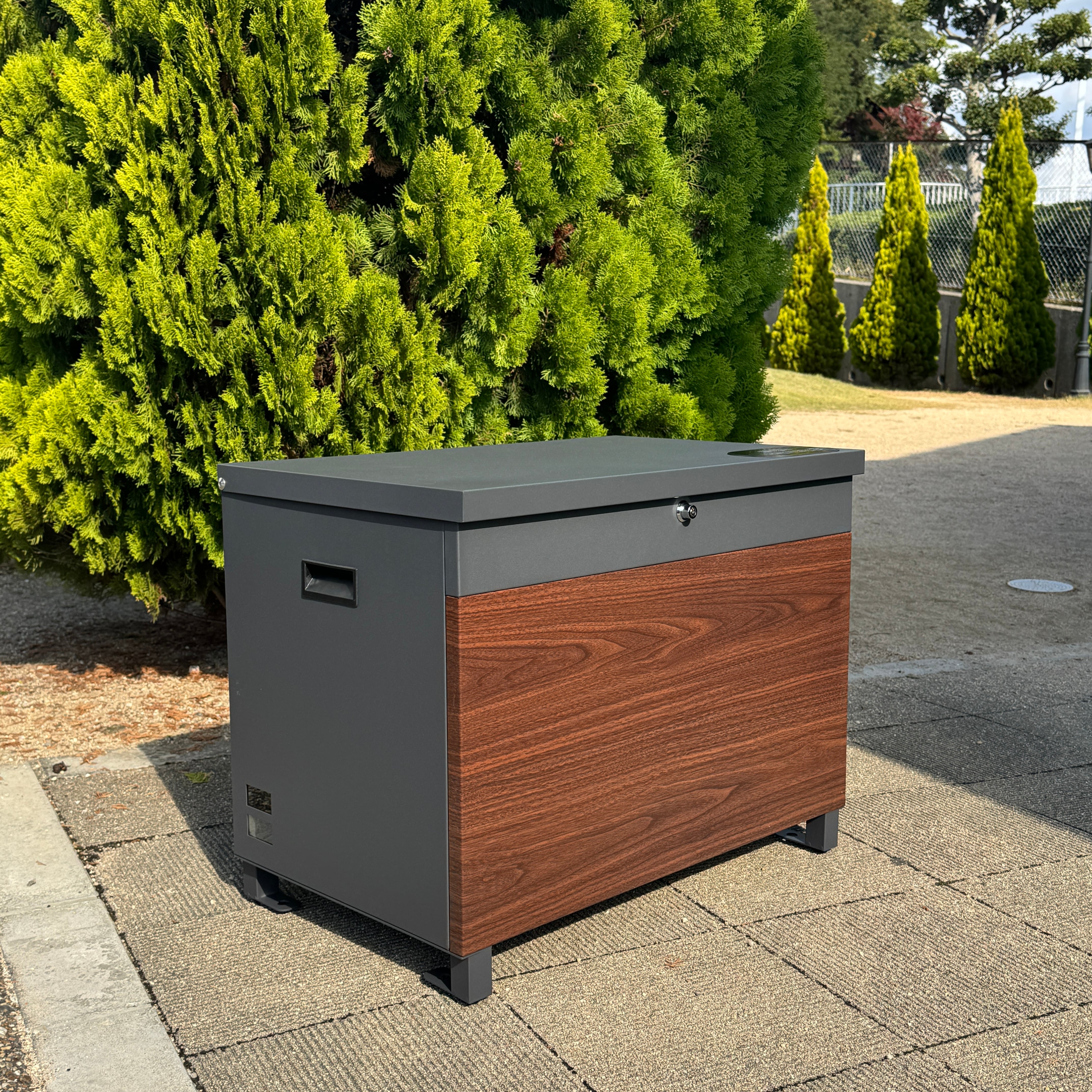 Bench & Delivery Box