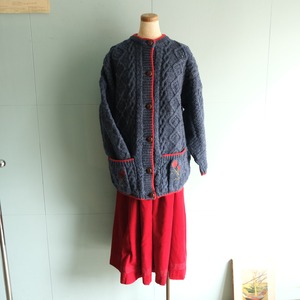 刺繍入りアランカーディガン