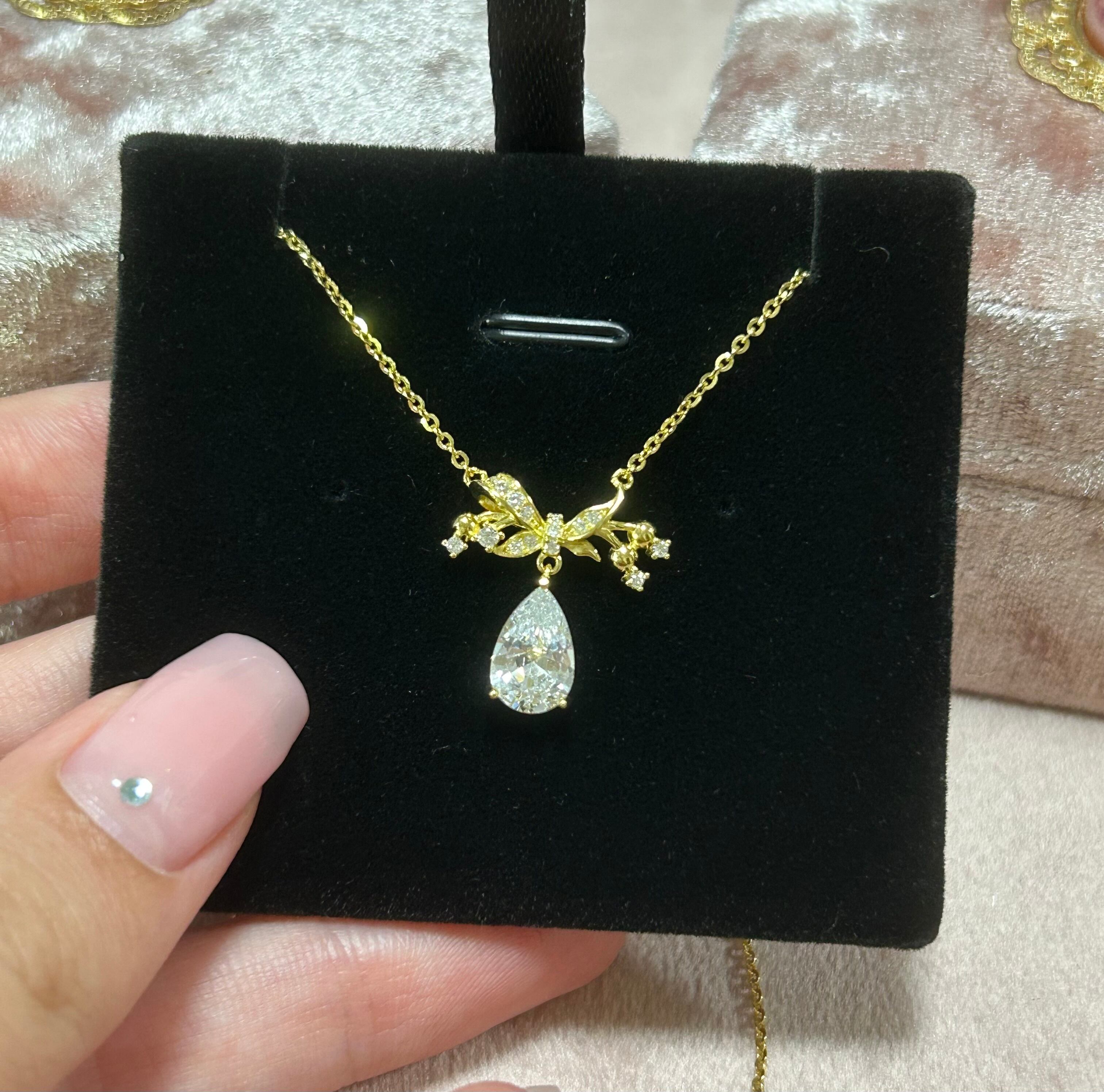 Buds Ribbon Drop shape necklace | Angelly