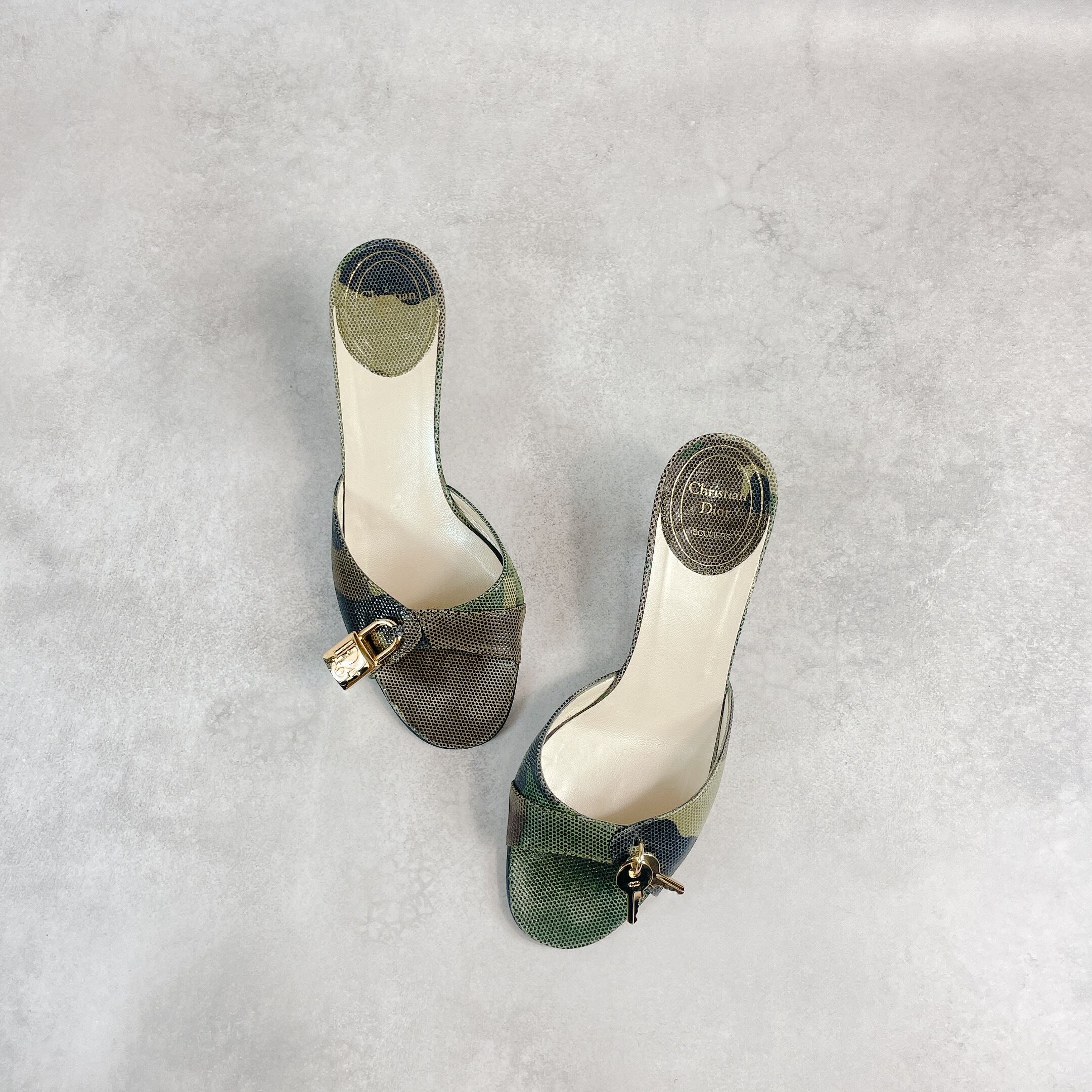 靴 Vintage Chanel Camellia Slingback 39 1/2 Vintage Chanel Camellia Slingback 39 1/2