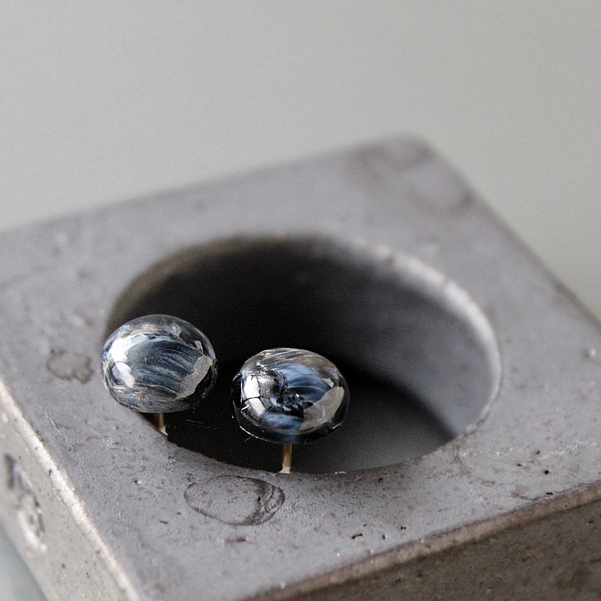 ぷしゅ♦︎14kgfピーターサイト・ブルージルコンイヤリング 希少石！｜ブルーピーターサイトのひと粒ピアス｜数量限定