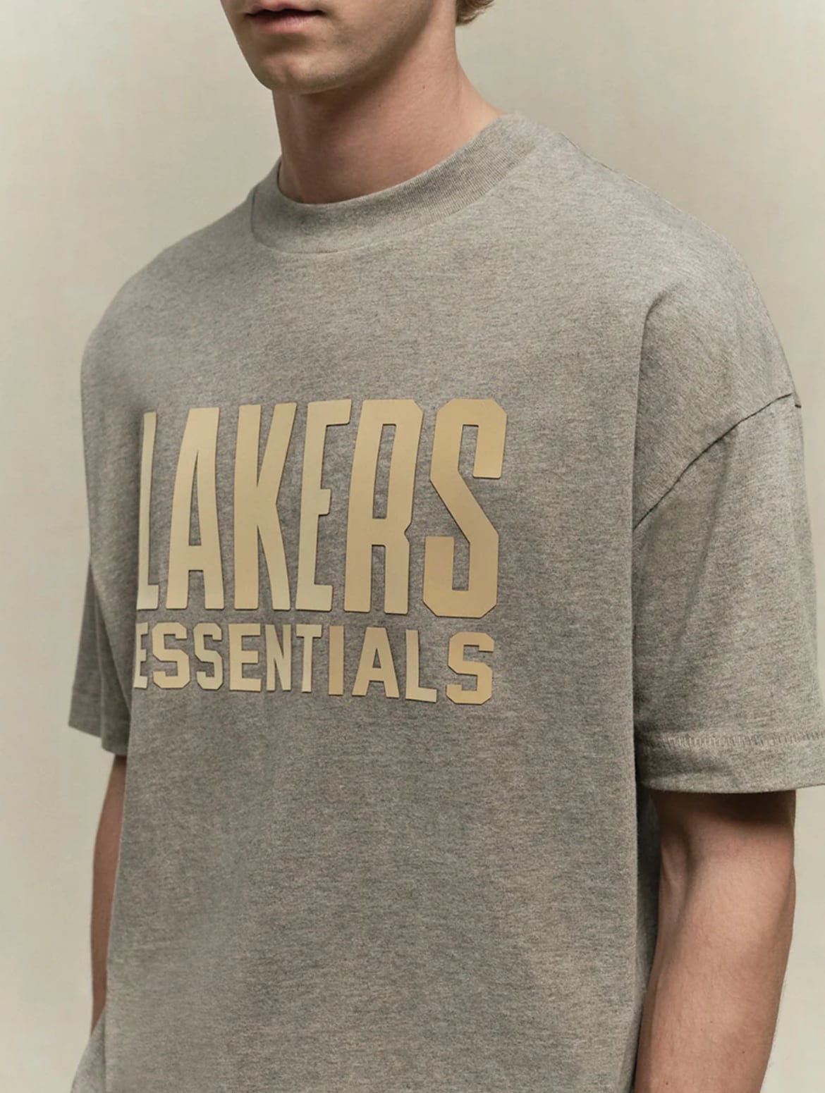 【関込】FOG ESSENTIALS エッセンシャルズ◆LAKERS ロゴ Tシャツ FEAR OF GOD ESSENTIALS LAKERS T-SHIRT | ADEOS