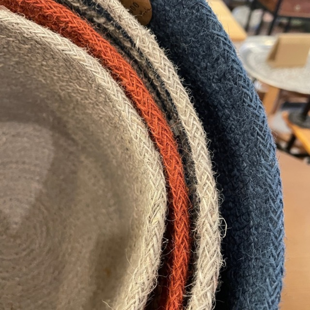 Bangladesh Basket U-shaped colored jute M / バングラデシュ バスケット Uシェイプ カラージュート 収納カゴ リビング収納 ナチュラル ハンドメイド 手作り 天然素材 インテリア雑貨 編みかご 小物入れ ギフト プレゼント かわいい カラフル