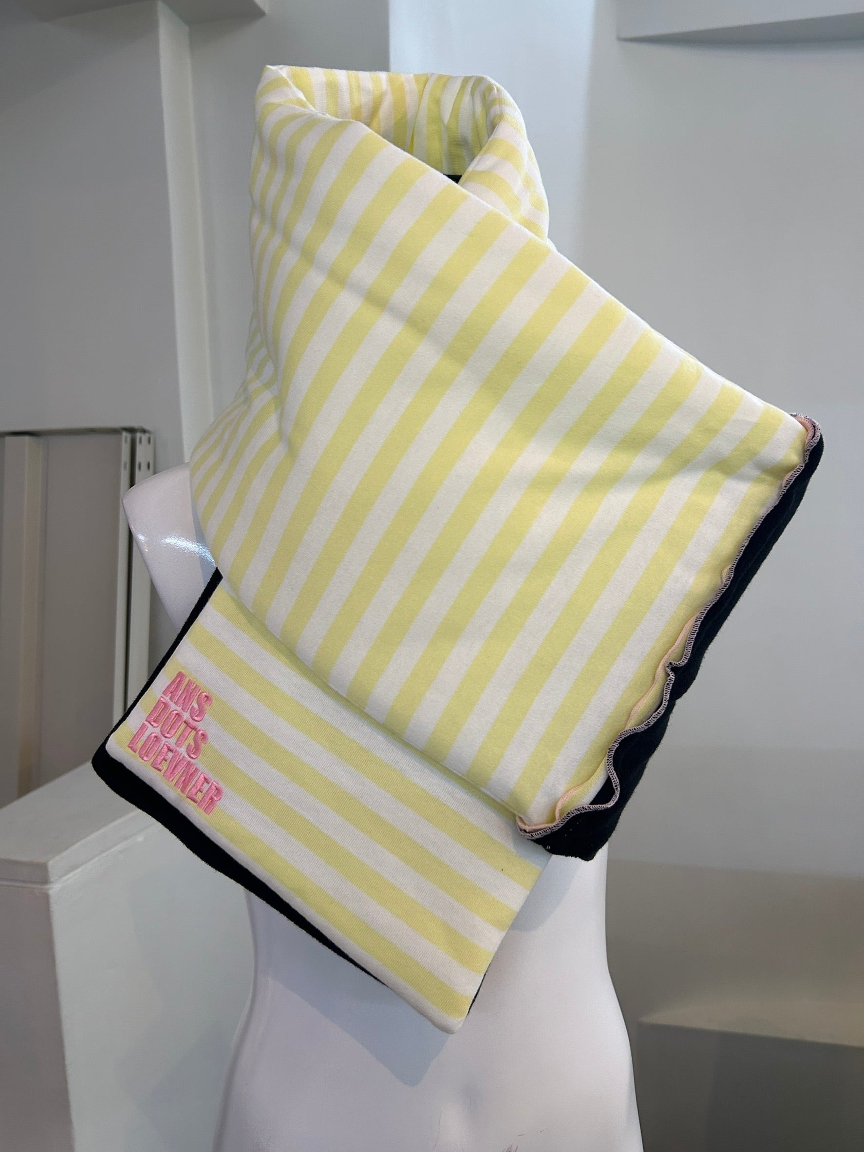 Ans Dotsloevner puff scarf / yellow black
