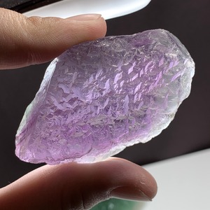 パープルフローライト原石クラスター×フローライトハリネズミ