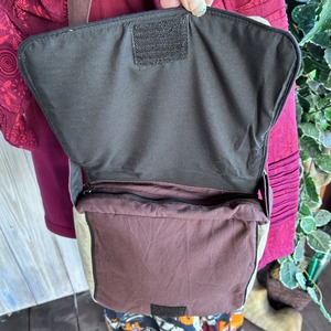 フラワー刺繍ショルダーバッグ