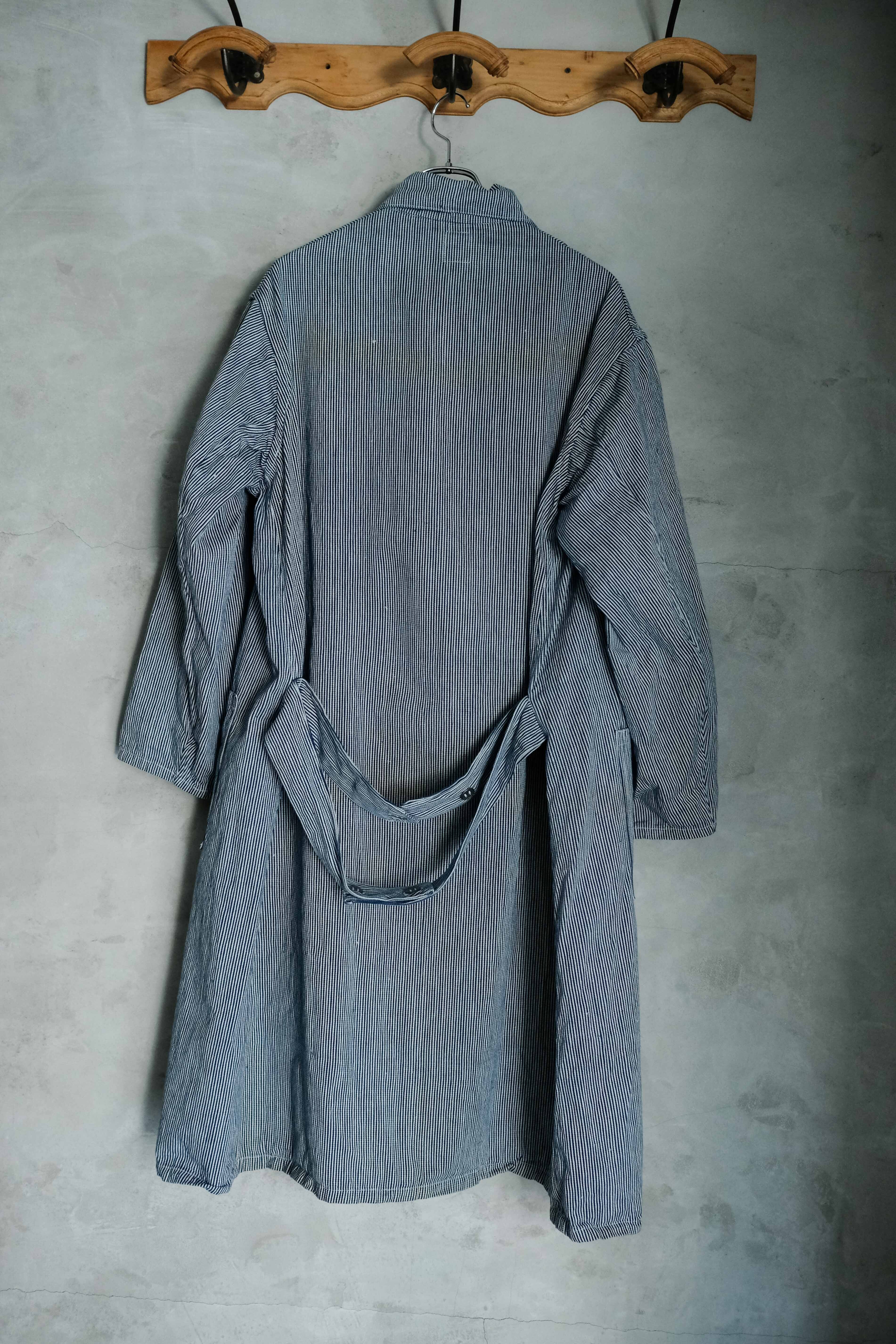 スウェーデン軍 ストライプ柄のメディカルコート ピッチ細め