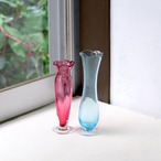 水色とピンクの一輪挿し