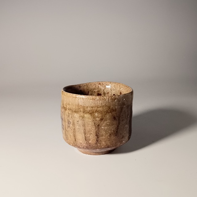 備前胡麻酒呑　Bizen sake cup with falling ashes