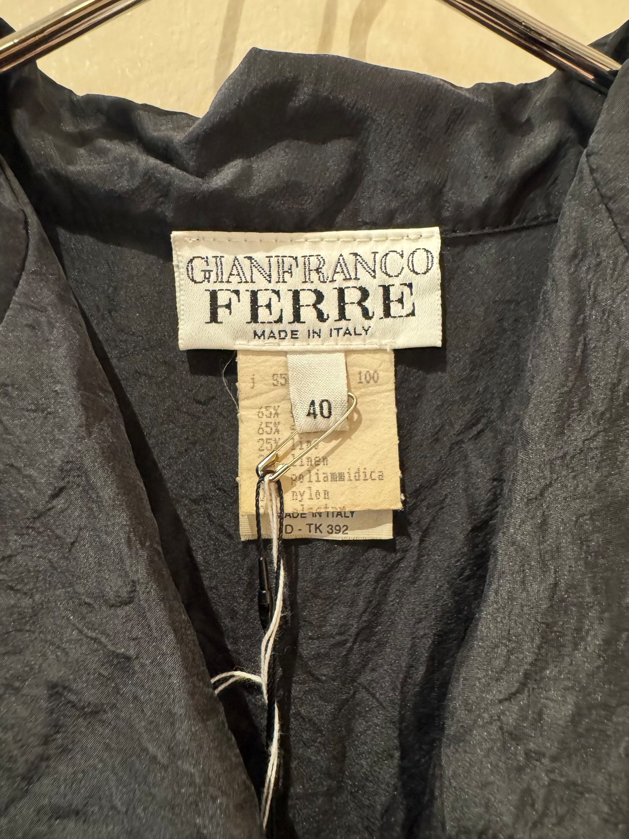 ''GIANFRANCO FERRE'' シルクノースリーブブラウス