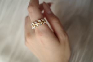 gentle leaf ring