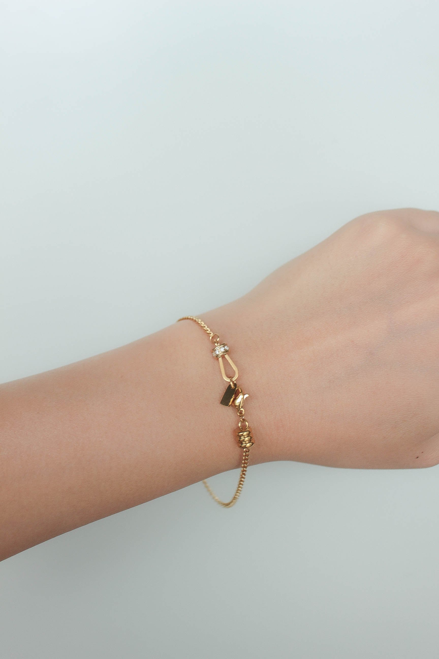 Hook Zirconia Bracelet