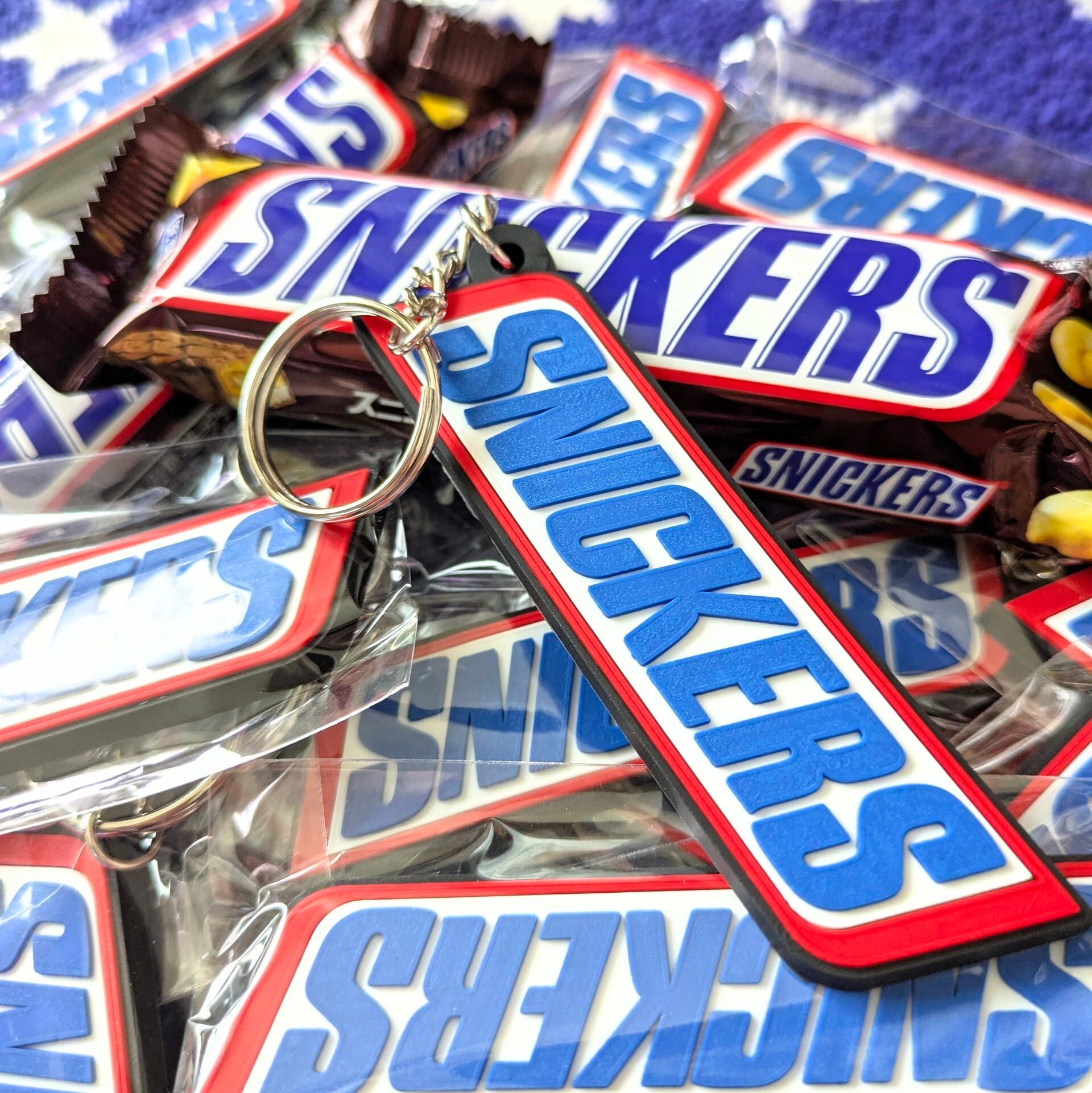 送料無料！ ☆ラバーキーホルダー☆ 〘649〙【 Snickers