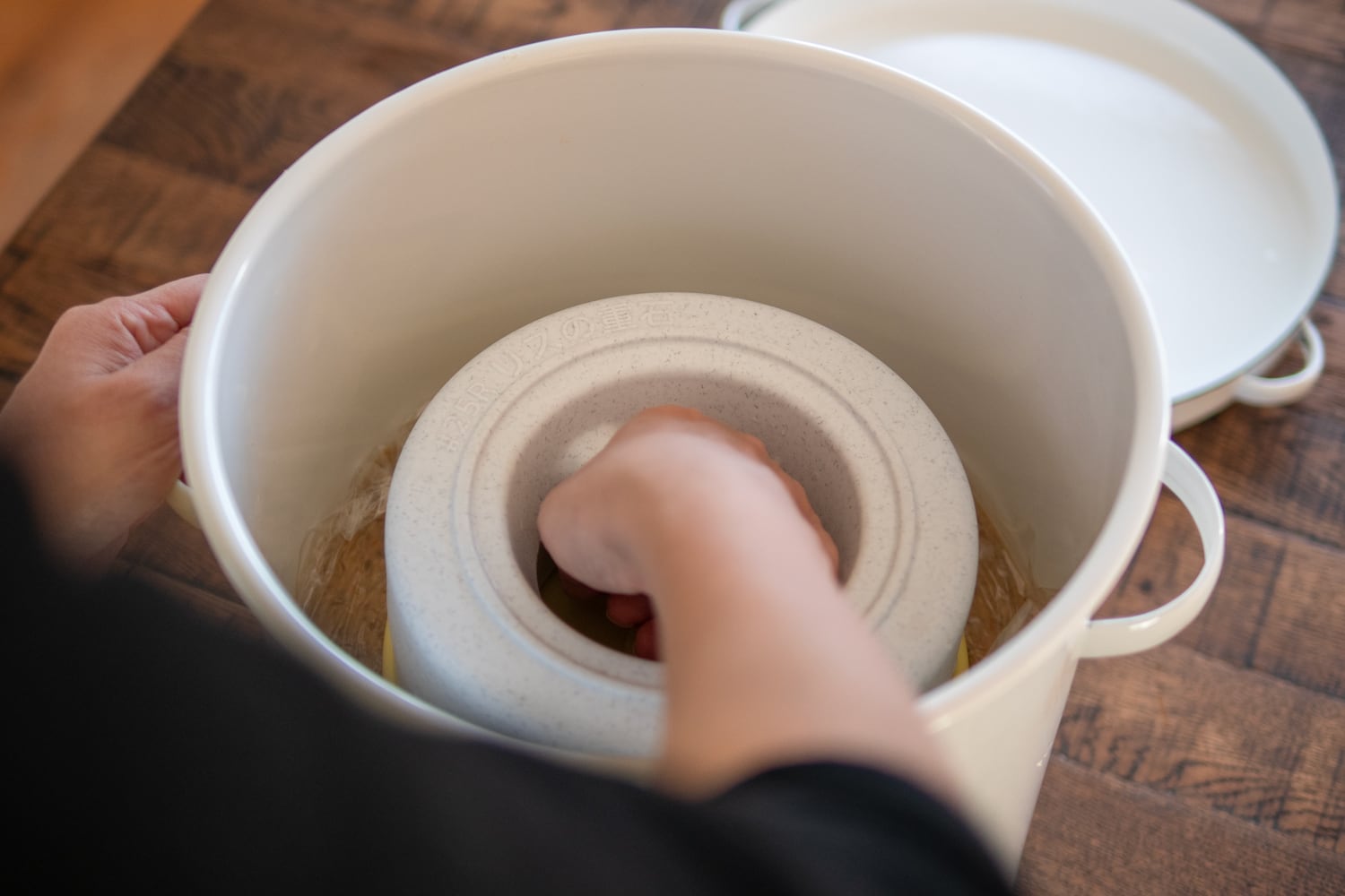 ラウンドストッカー21cm（野田琺瑯） | 発酵食大学 購買部