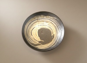 刷毛目向鉢／飯田隼人