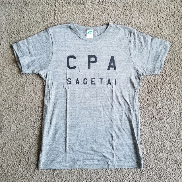 "CPA SAGETAI" グレーTシャツ【黒プリント】