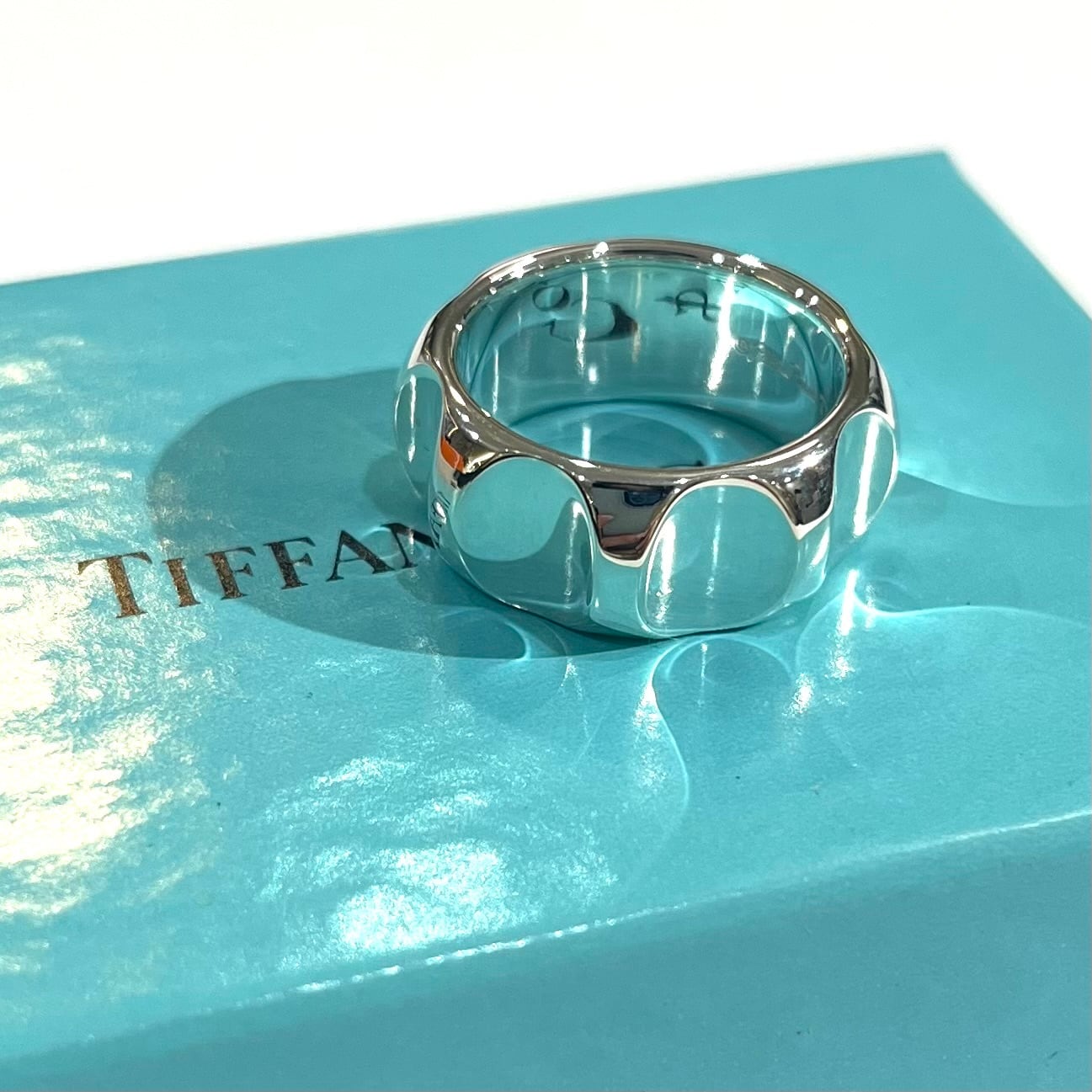 TIFFANY&CO.】【14号】2489 光を放つグルーヴ ワイドリング ボリューム